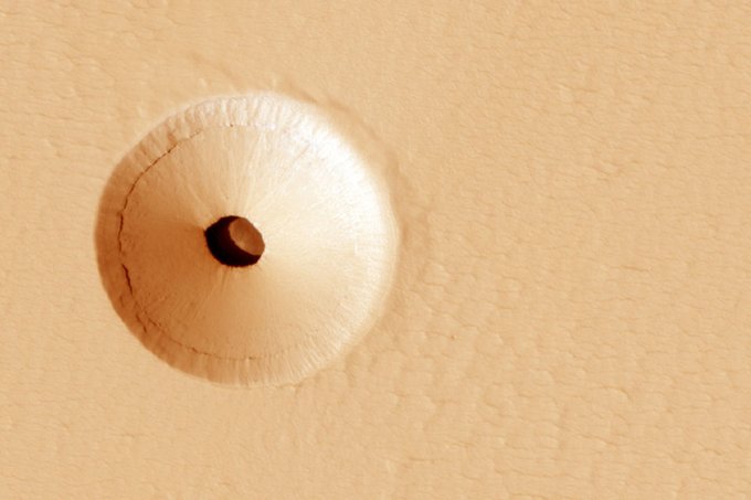 كهف في كوكب المريخ “قد يحتوي على حياة خارج الأرض”
