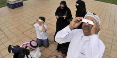 كسوف الشمس مع بدء الصيف مصادفة تحدث كل 300 عام كسوف الشمس مع بدء الصيف مصادفة تحدث كل 300 عام