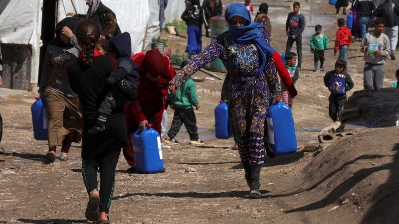 صحف:الهاربون من الحرب يعودون إليها بعد انهيار لبنان ومواجهات في المسجد الأقصى