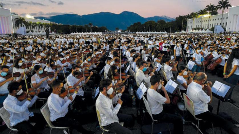 12 ألف موسيقي يعزفون لإدخال فنزويلا  «غينيس» ورجل أعمال مقرب من مادورو لن يتعاون مع الولايات المتحدة