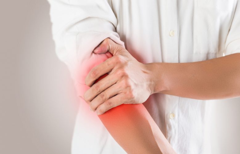 تنميل الذراعين لا يعني دائماً أزمة قلبية.. إليك الأسباب