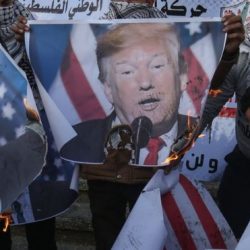 صحف واقتصاد اليوم 30.01.2020الغارديان: "خطة ترامب للسلام: احتيال وليست صفقة" وأوروبا تفتح الباب أمام «هواوي»وتر روسي ـ تركي إزاء انتهاكات هدنة إدلب