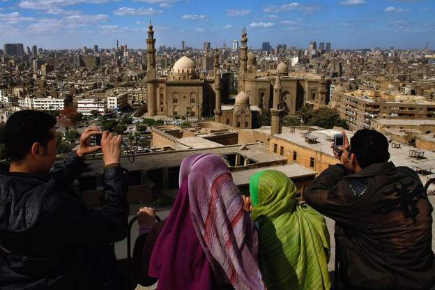صحف اليوم:آذان مبكر في مصر: 4 دقائق تتسبب في فتوى، واعتذار رسمي وافطار الصائمين، والداخلية العراقية تقر بمسؤوليتها عن مقتل محتجين