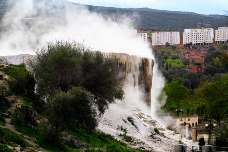 “حمام المسخوطين” في الجزائر:مياه ثائرة انفجرت من باطن الأرض وأصنام تحكي قصة عشق ممنوعة.. لغز كبير