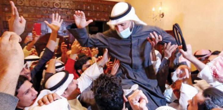 صحف اليوم:التغيير يجتاح برلمان الكويت وماكرون يرفض ربط مبيعات السلاح بحقوق الإنسان في مصر، والبابا فرانسيس يزور العراق بعد ثلاثة أشهر