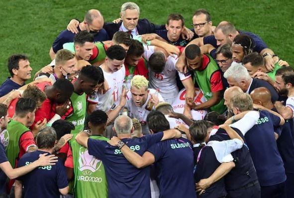 سويسرا تفعلها وتقصي فرنسا، تأهل مثير لاسبانيا، فوز الارجنتين والأوروغواي