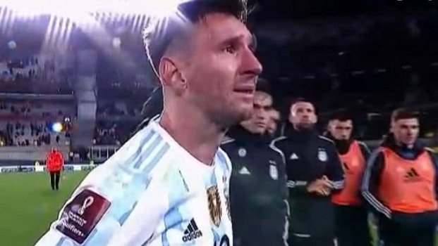 فوز البرازيل، هاتريك لميسي، خسارة تشيلي ومحرز يخالف القانون