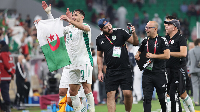 ناد قطري يفسخ عقد الجزائري بلايلي بعد يوم من هدفه القاتل في «العنابي»