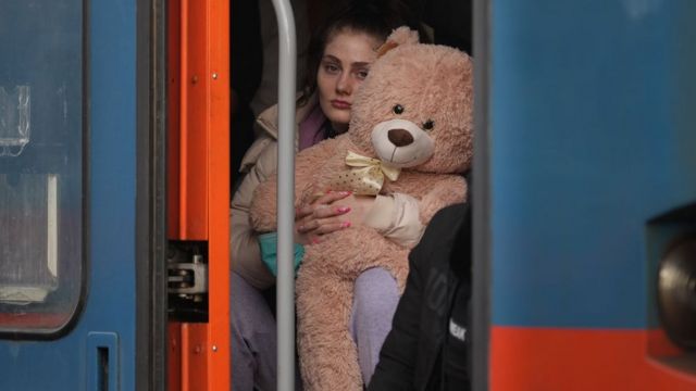 غزو روسيا لأوكرانيا: هل يستحق الأوكرانيون التعاطف أكثر من العراقيين والأفغان؟- الغارديان