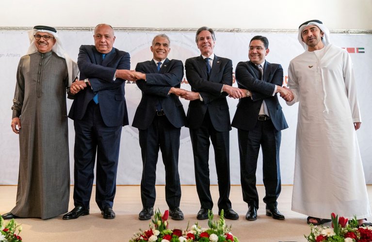 تحويل "قمة النقب" لمنتدى دائم ونوكييف تعلّق يتفقون على تشكيل تحالف إقليمي، وحشود تهاجم مقر حزب في بغداد