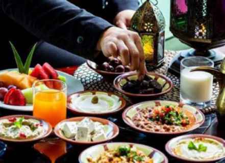غذاء ودواء في رمضان:أفضل الطرق لتجنب العطش والجوع و الإفطار على التمر و أسباب الصداع في رمضان وماذا تعرف عن صوم الماء؟