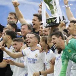 ريال مدريد يحسم لقب الليغا، فوز ليفربول، وفاة مينو رايولا