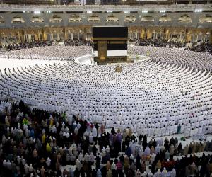 انطلاق موسم الحج الأكبر اليوم وفرار 300 سجين على سجن في نيجيريا، ومحكمة مصرية تقضي بإعدام قاتل الطالبة نيرة أشرف