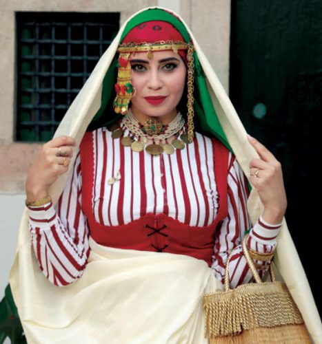 تونسية بال«سفساري»