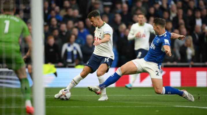 الدوري الانكليزي: توتنهام يتخطى ايفرتون ومثله وولفرهامبتون وتعادل ليستر سيتي وكريستال وفولهام وبورنموث
