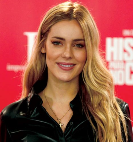 «ممثلة يجب ان نراها »: الإسبانية أليخاندرا أونيفا لدى حضورها العرض الأول لفيلم «قصص يجب ألا تروى»