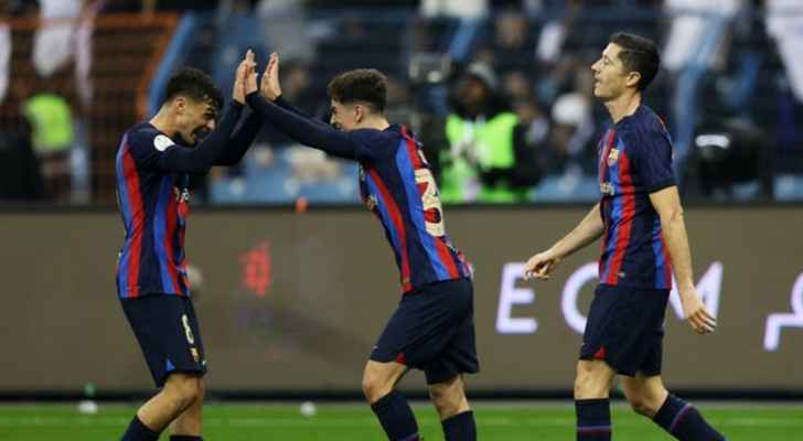 نيفيل:ارسنال"لن يفوز بالدوري!والاحداث الرياضية اليوم والسعودية تبتسم لبرشلونة وتمنحه اللقب