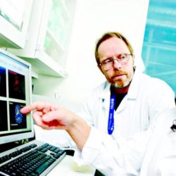 علاج واعد للسرطان و30غ مكسرات مفيدة للقلب ومخطوطات شنقيط كنز محفوظ  وكثرة الوفيات بسبب العدوى البكتيرية لقطرات العين