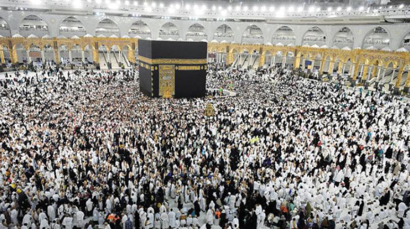 مليون مصلٍ وزائر في الحرم المكي يوميا