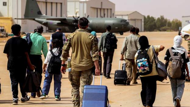 23/4/30:السودان: المعارك تتواصل بالطائرات والمدافع والنزوح صوب دول الجوار، واجتماع في الأردن لبحث عودة سوريا للجامعة العربية