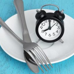 أيهما أفضل لخسارة الوزن الصيام المتقطع أم عدّ السعرات الحرارية؟