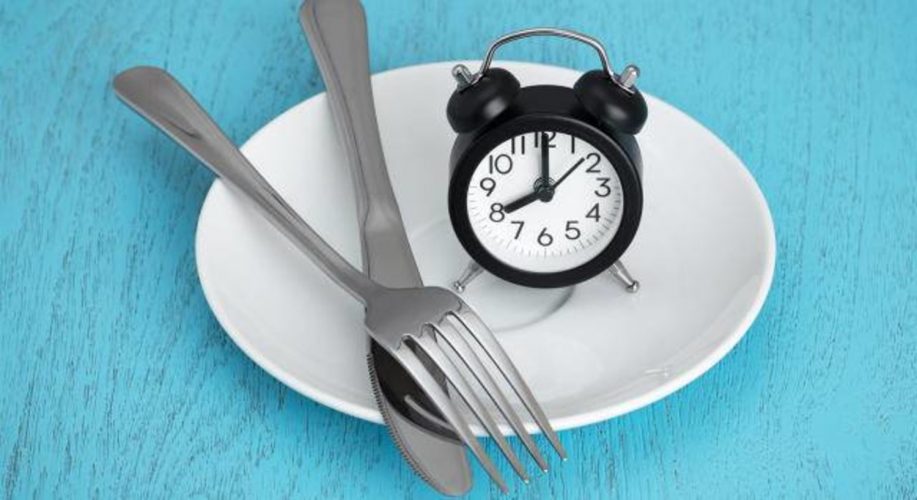 أيهما أفضل لخسارة الوزن الصيام المتقطع أم عدّ السعرات الحرارية؟