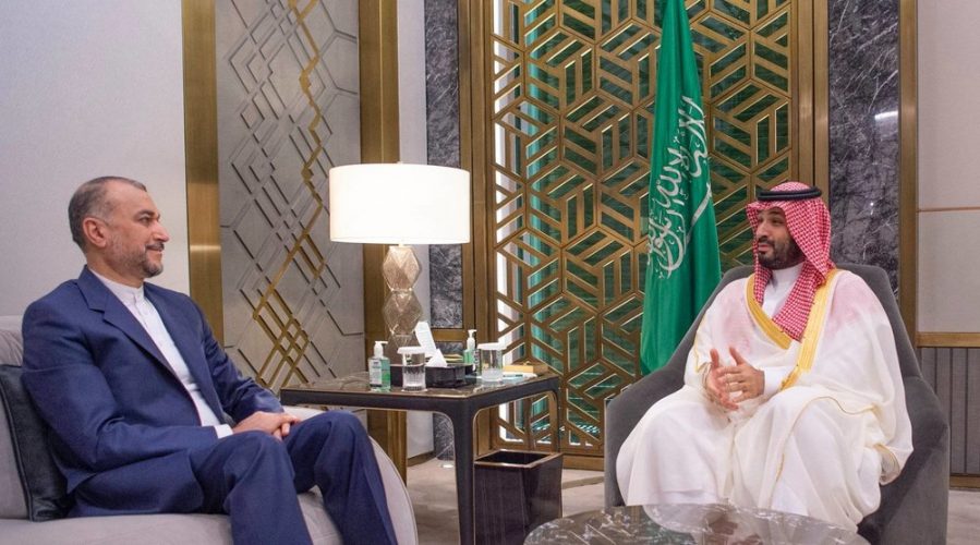 23/8/18:سباق النجاة من حرائق كنداو1000فلسطيني يضربون عن الطعام