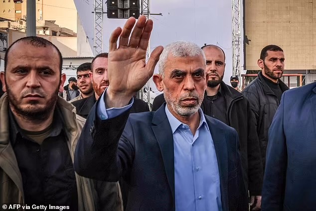 السنوار:القسام هشّمت الجيش واستهدفت 5 آلاف جندي وThe Nation:إسرائيل تخسر الحرب