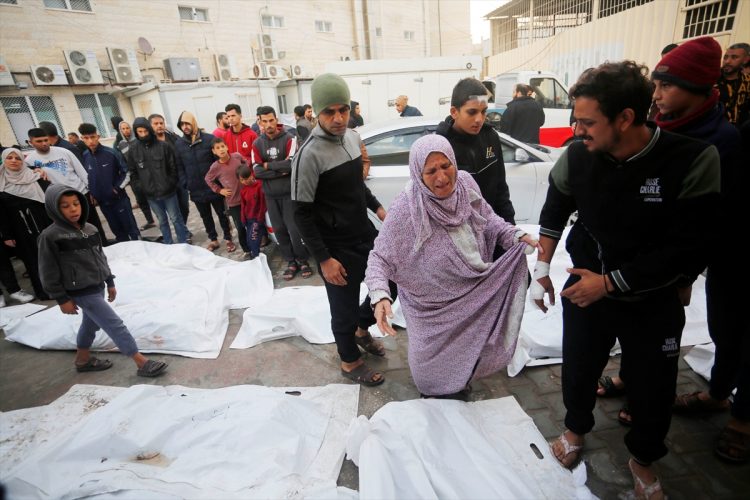 23/12/6:عشرات الشهداء يصلون مستشفى الأقصى بغزة خلال ساعات وتواصل الاشتباكات العنيفة فيها ومدنيون "ينجون بأعجوبة"