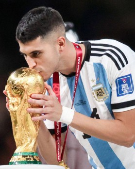 هالاند يفاوض برشلونة، بلباو يقصي اتلتيكو من الكأس،رين يتأهل ،تعادل النصر مع الحزم، ميلووكي يتفوق على تشارلو