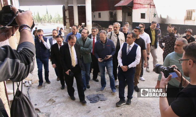 نواب “الكونجرس” يمهدون طريق دمشق ومقابلات تتحول إلى محاكمات وإفراجات عن متورطين بجرائم حرب تثير غضب السوريين  واستئناف السفارة اليمنية أعمالها بدمشق