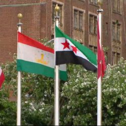 رفع علم سوريا الجديد أمام مقر الأمم ,قصف لحزب الله على بلدة في حمص ويصيب جرحى مدنيون ونقابة الفنانين السورية تمنح فضل شاكر العضوية,مقتل "طيّار البراميل المتفجرة"