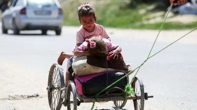 ترامب على وشك قصف إيران.ومجزرة جديدة..19شهيدًا معظمهم من الأطفال بقصف عيادة تابعة للأونروا بغزة وإسرائيل تعلن توسيع العملية العسكرية