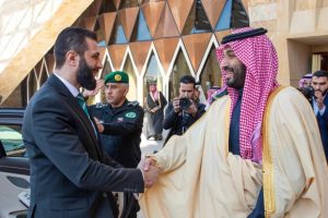 “هذه ليست السعودية التي زارها ترامب من قبل”وتكشف خلافا بين ترامب ونتنياهو” وتوقعات بحضور الشرع القمة يعرض على ترامب صفقة معادن وبُرجاً في دمشق”