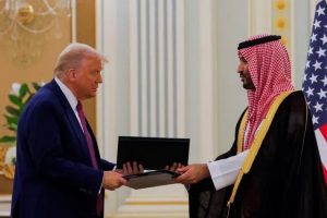 ولي العهد السعودي وترامب يوقعان“وثيقة الشراكة الاقتصادية الاستراتيجية”..وصفقة اسلحة ب142مليار $ واتفاقيات سياسية واقتصادية واستثمارية وأمنية